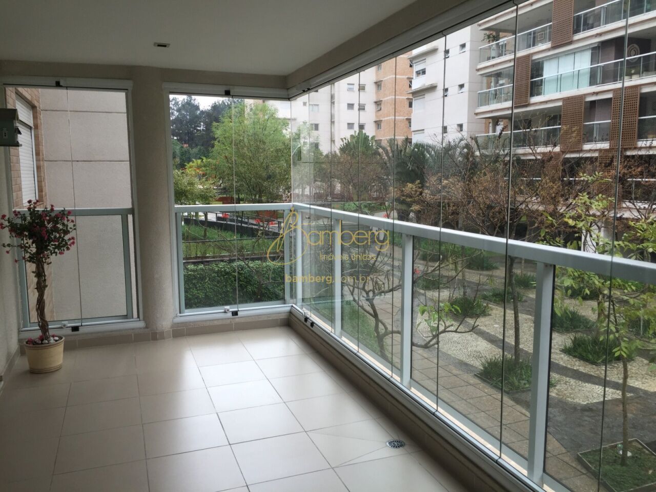 Apartamento no bairro Chácara Santo Antônio  - São Paulo