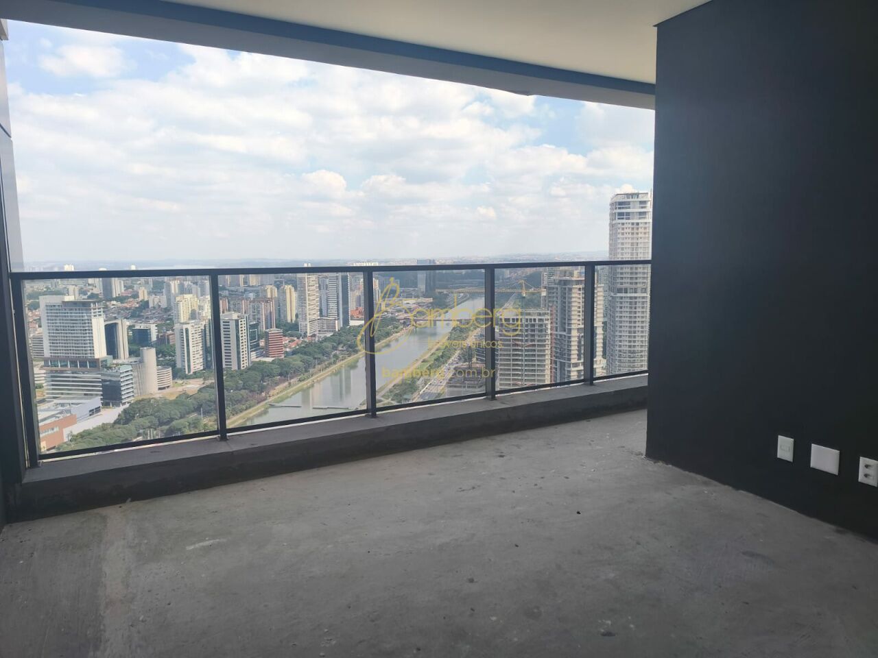 Apartamento no bairro Real Parque - São Paulo