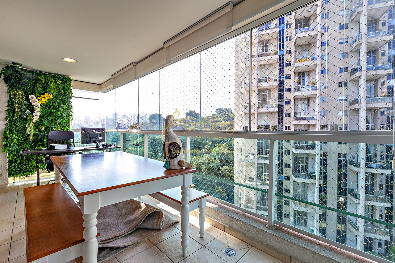 Apartamento no bairro Panamby - São Paulo