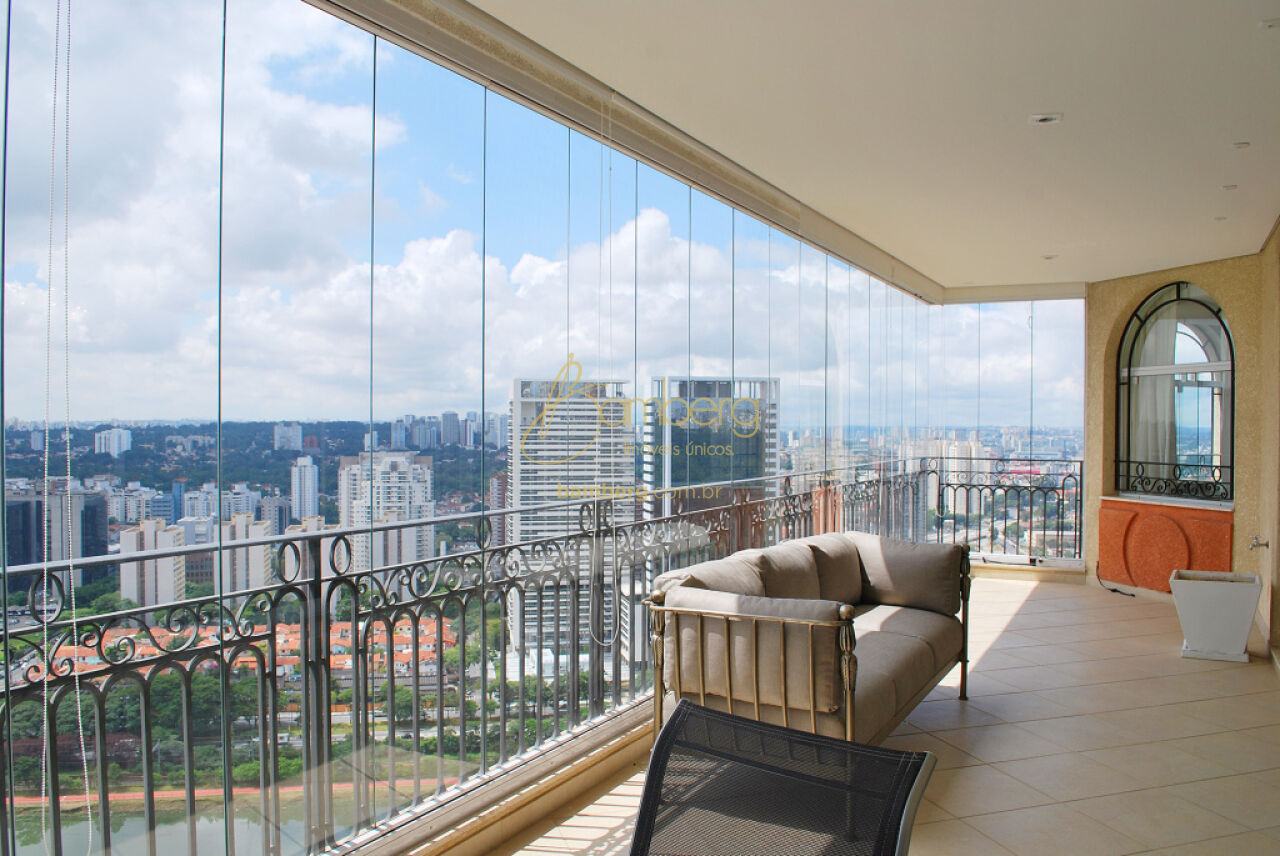 Apartamento no bairro Panamby - São Paulo