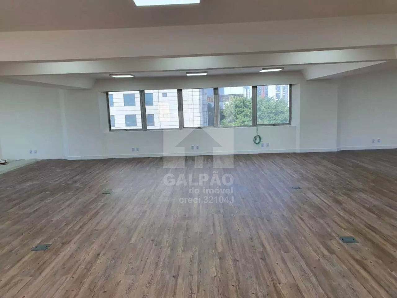 Conj. Comercial para Venda - Cidade Monções
