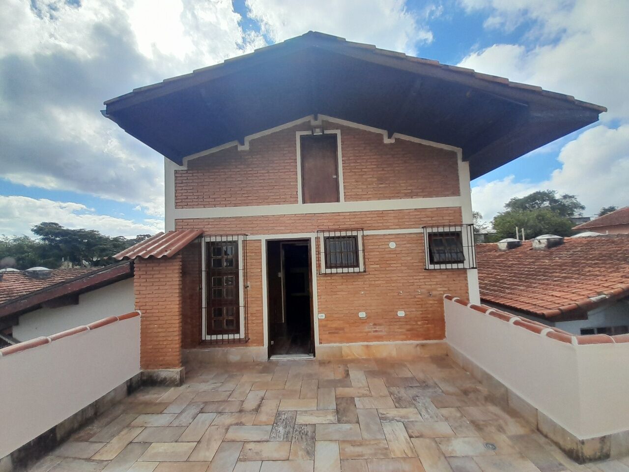Casa Assobradada para Locação - Jardim das Camélias Zona Sul