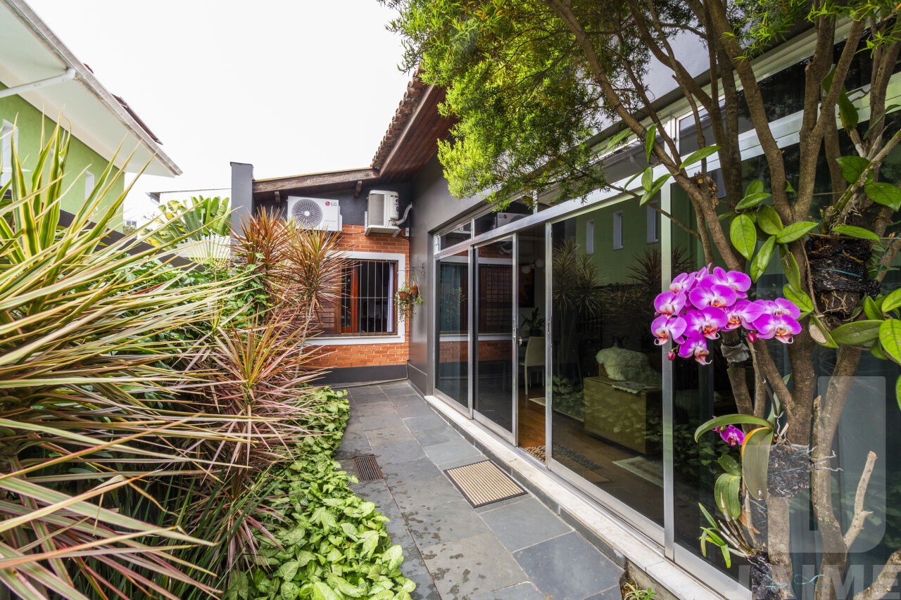 casa-assobradada-venda-sao-paulo-vila-ipojuca-3dormitorios-3suites-5vagas-210m2-BI9072