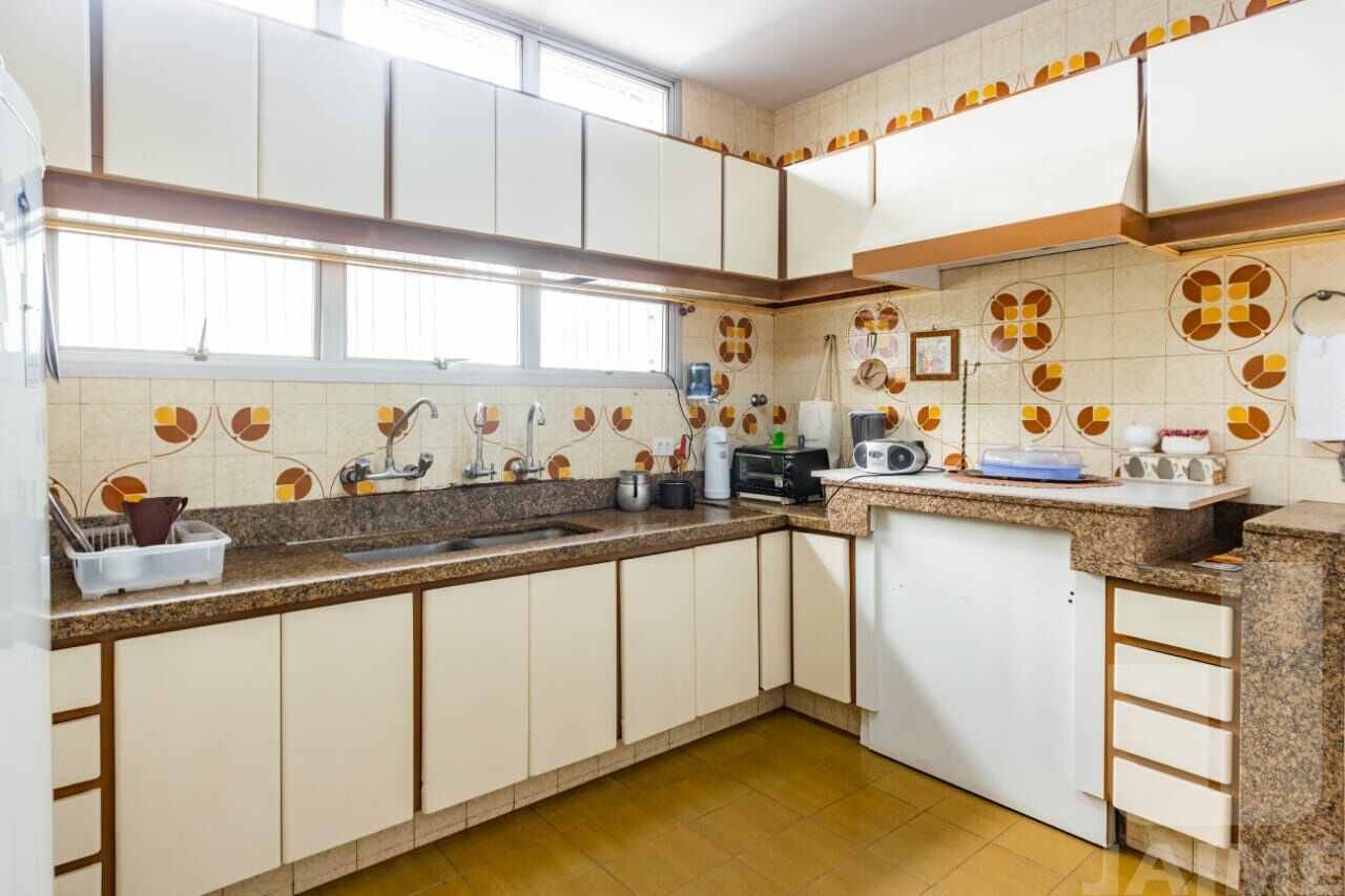 casa-assobradada-venda-sao-paulo-sumare-5dormitorios-2suites-3vagas-250m2-BI9138