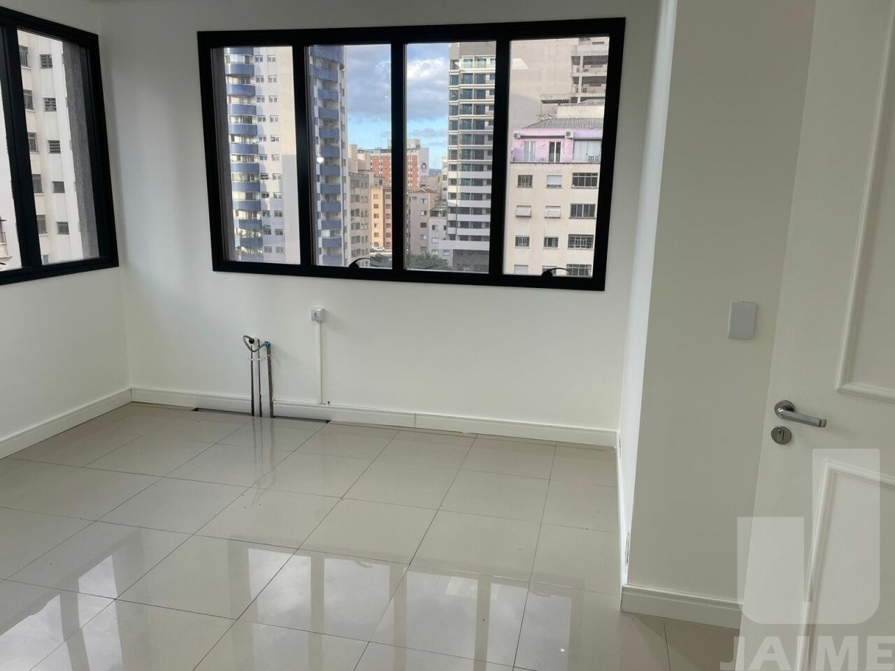 conj-comercial-locacao-sao-paulo-higienopolis-1vaga-33m2-JA16648