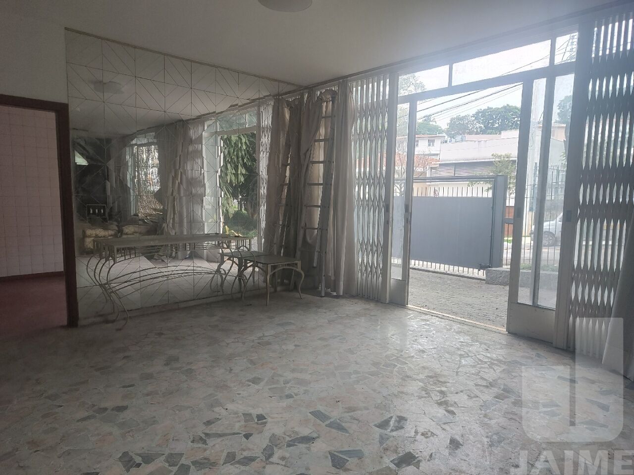 casa-assobradada-locacao-sao-paulo-pacaembu-3dormitorios-1suite-5vagas-330m2-JA39563