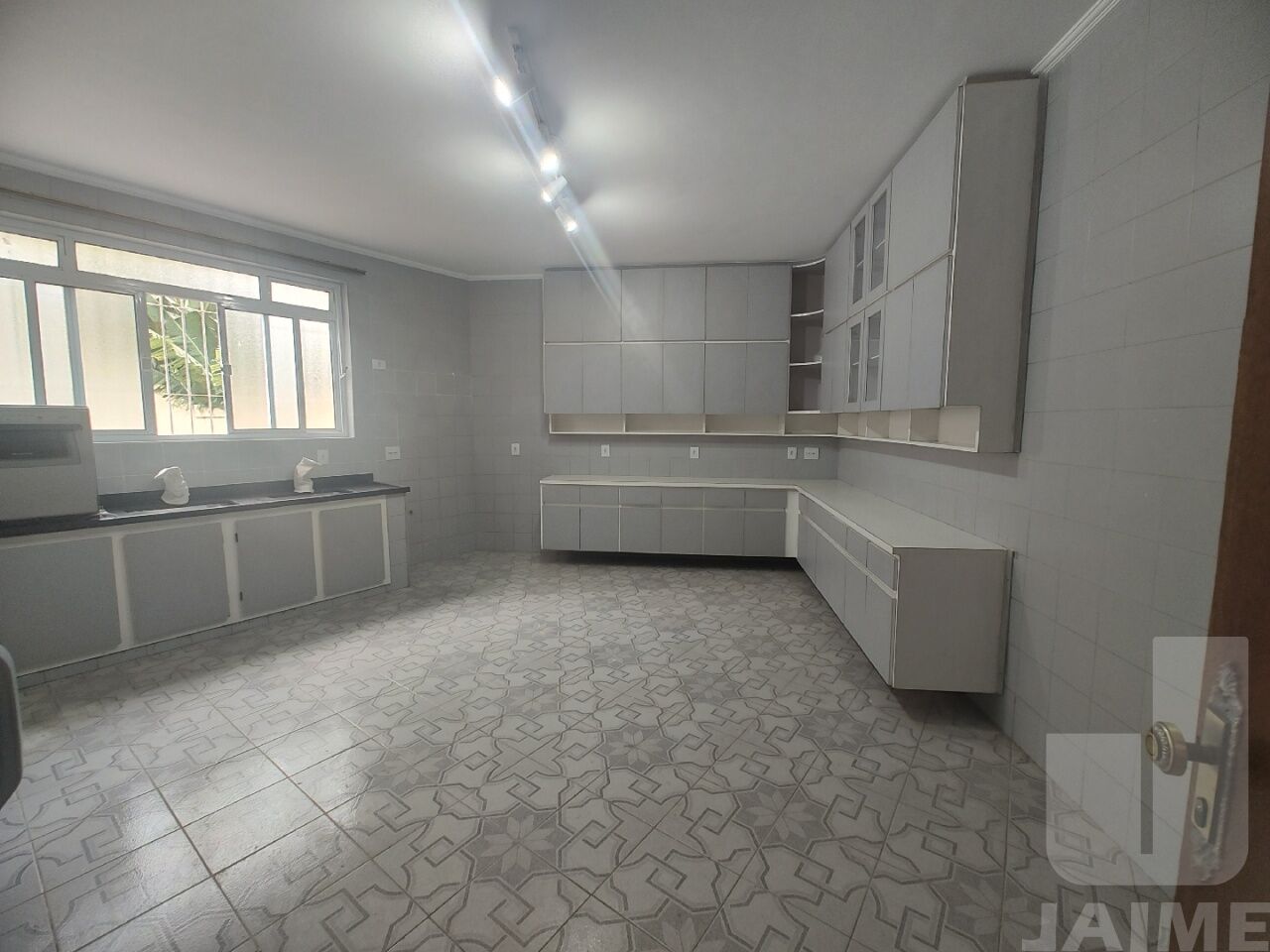 casa-assobradada-locacao-sao-paulo-pacaembu-3dormitorios-1suite-5vagas-330m2-JA39563