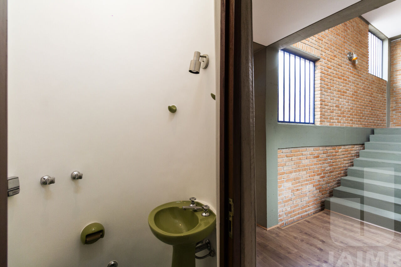 casa-assobradada-venda-sao-paulo-sumare-5dormitorios-2suites-2vagas-344m2-JA39768