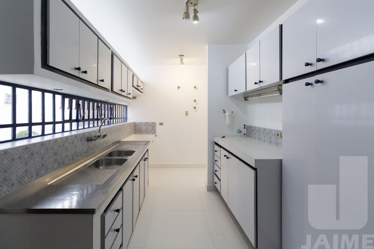 casa-assobradada-venda-sao-paulo-sumare-5dormitorios-2suites-2vagas-344m2-JA39768