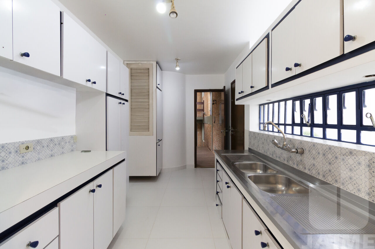 casa-assobradada-venda-sao-paulo-sumare-5dormitorios-2suites-2vagas-344m2-JA39768