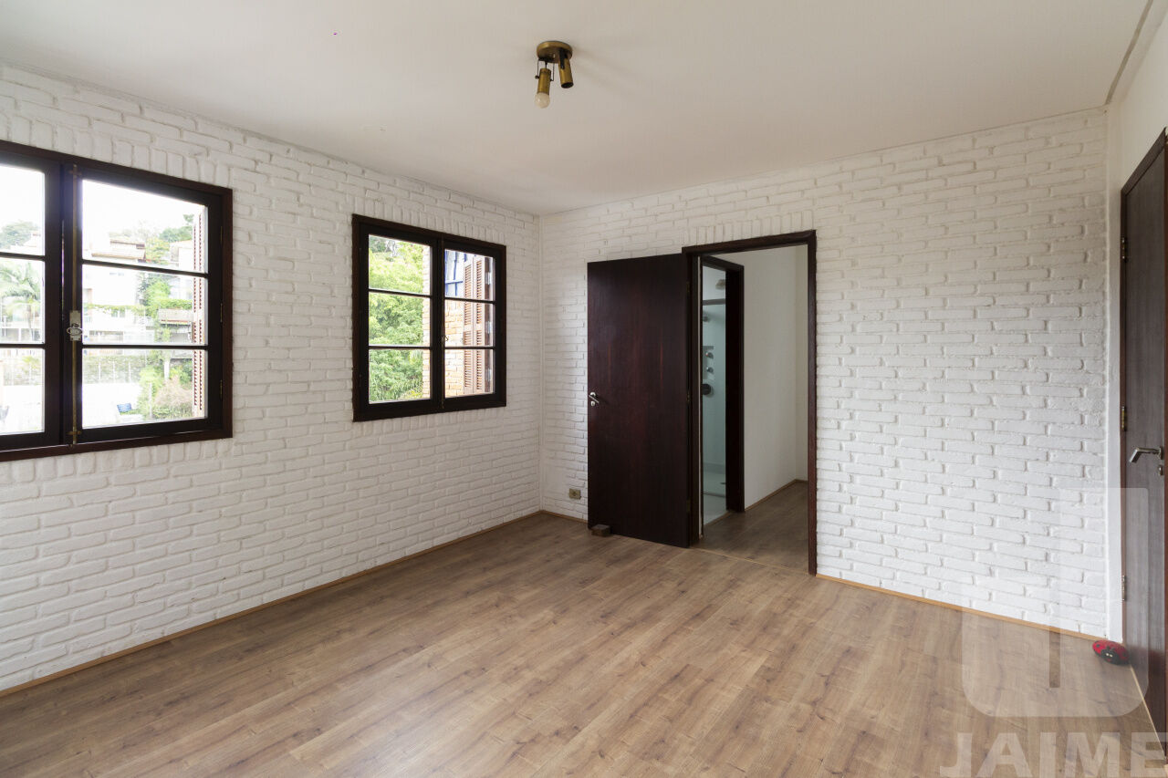 casa-assobradada-venda-sao-paulo-sumare-5dormitorios-2suites-2vagas-344m2-JA39768