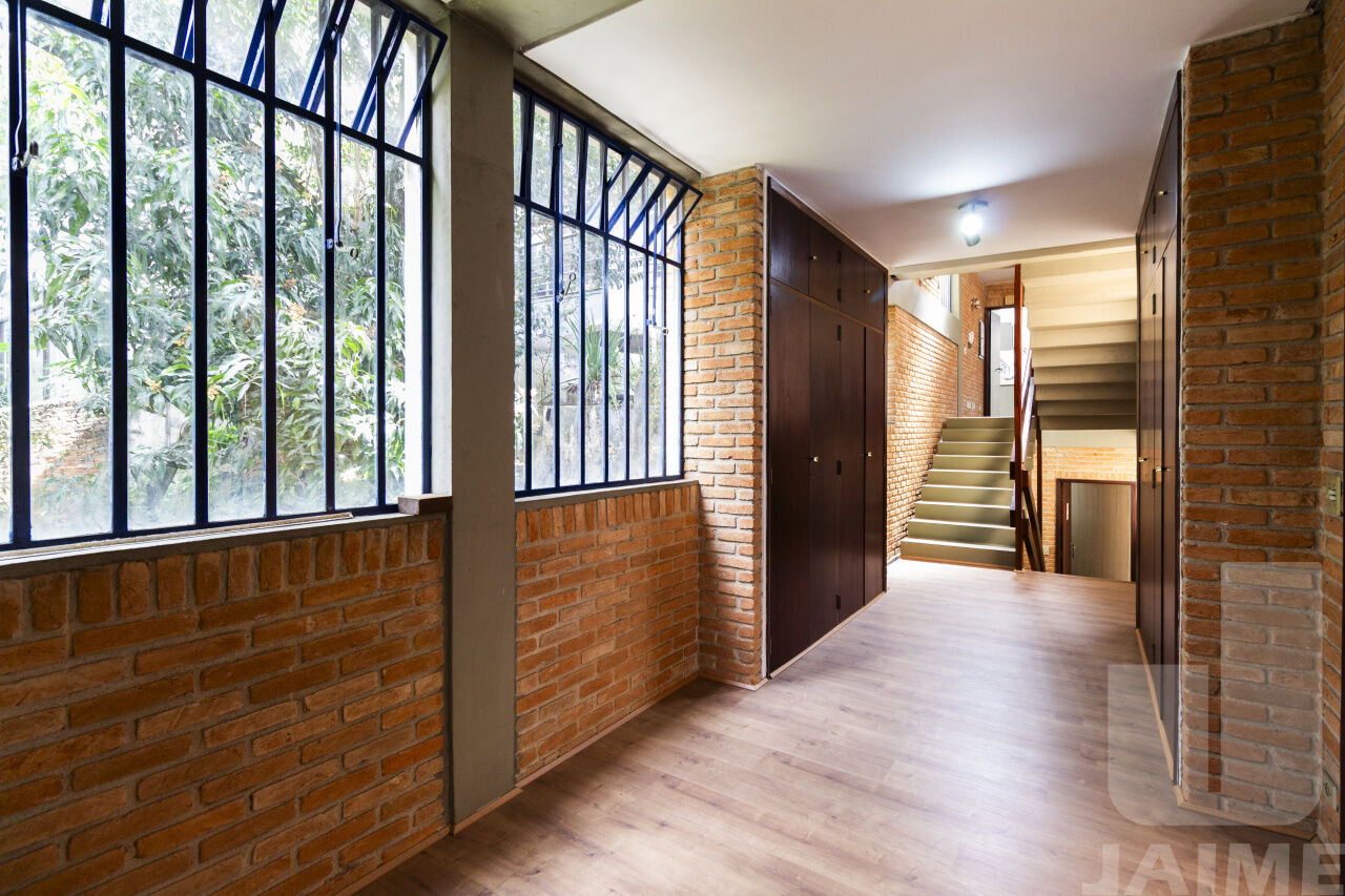 casa-assobradada-venda-sao-paulo-sumare-5dormitorios-2suites-2vagas-344m2-JA39768