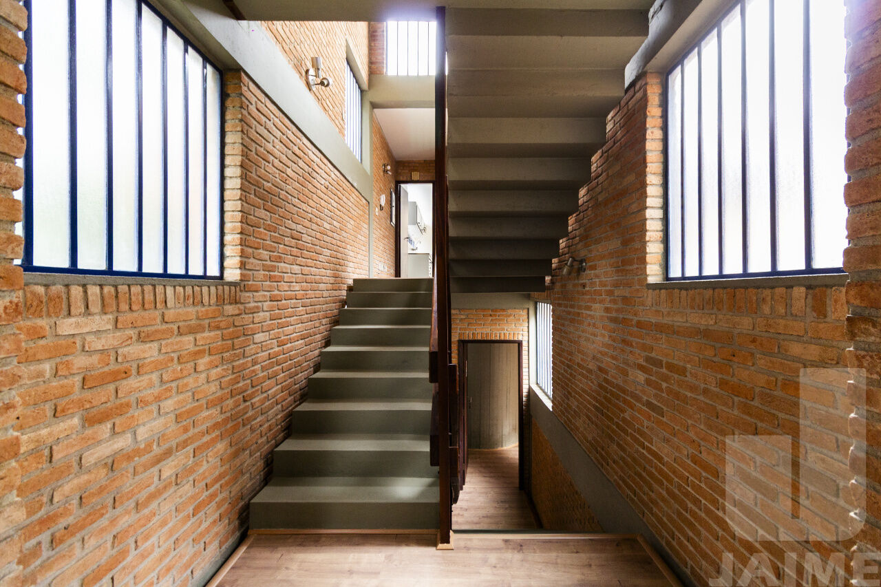 casa-assobradada-venda-sao-paulo-sumare-5dormitorios-2suites-2vagas-344m2-JA39768