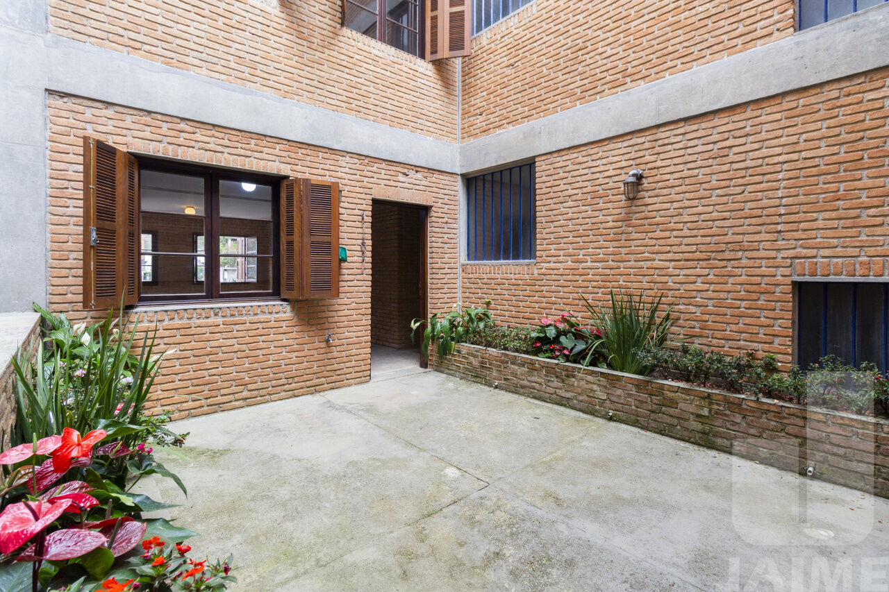 casa-assobradada-venda-sao-paulo-sumare-5dormitorios-2suites-2vagas-344m2-JA39768