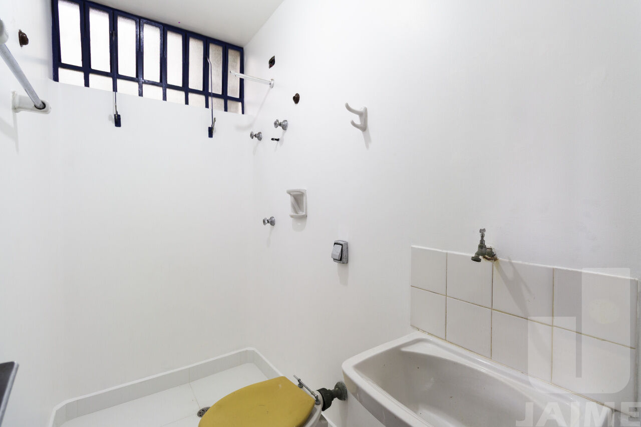 casa-assobradada-venda-sao-paulo-sumare-5dormitorios-2suites-2vagas-344m2-JA39768