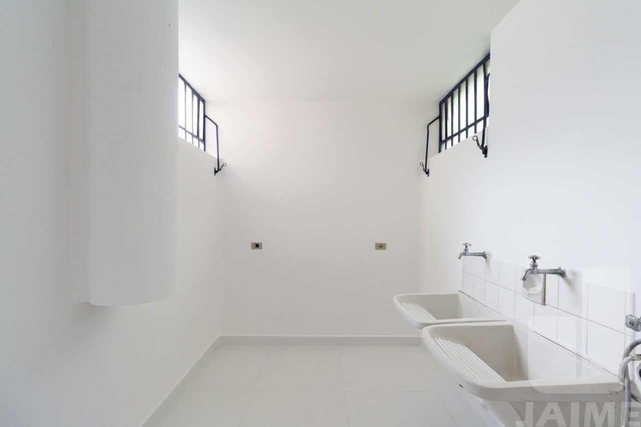 casa-assobradada-venda-sao-paulo-sumare-5dormitorios-2suites-2vagas-344m2-JA39768