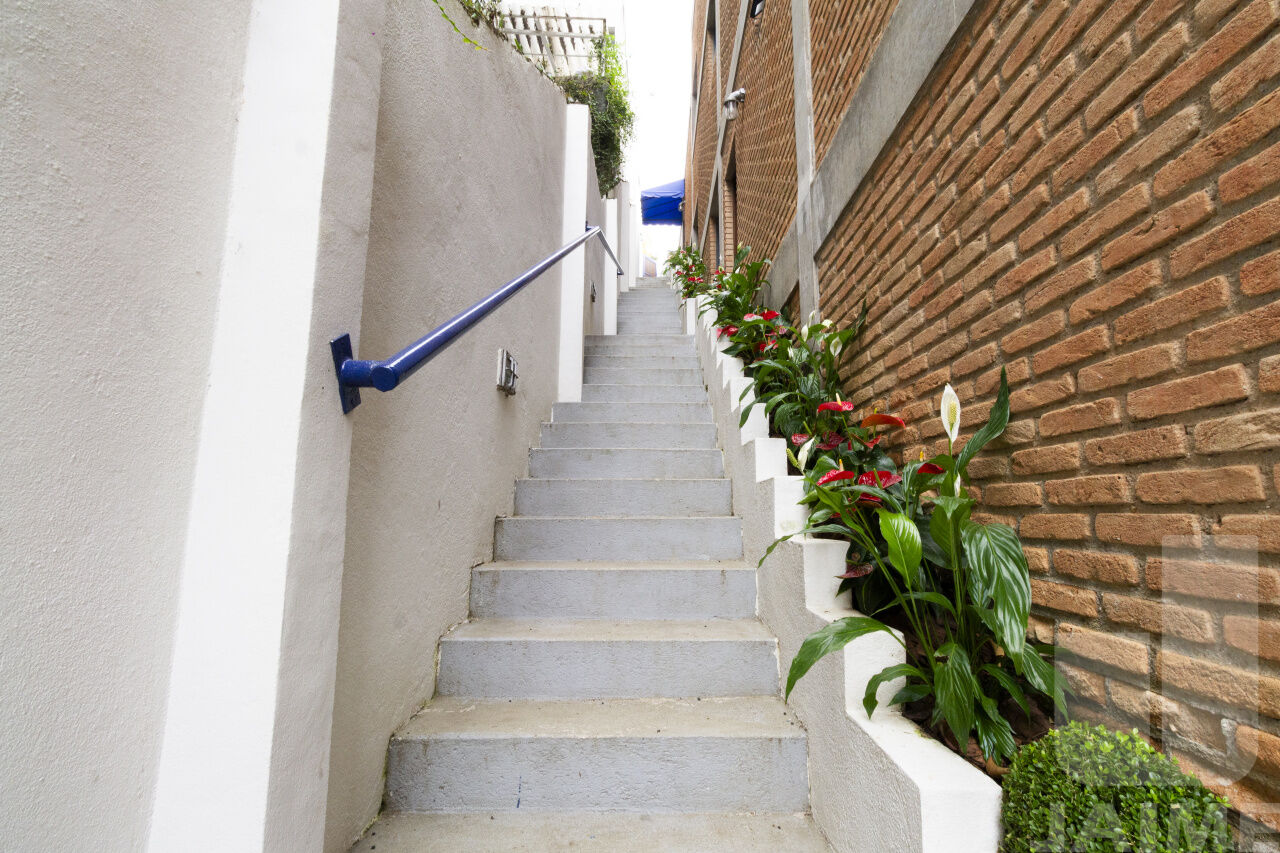 casa-assobradada-venda-sao-paulo-sumare-5dormitorios-2suites-2vagas-344m2-JA39768