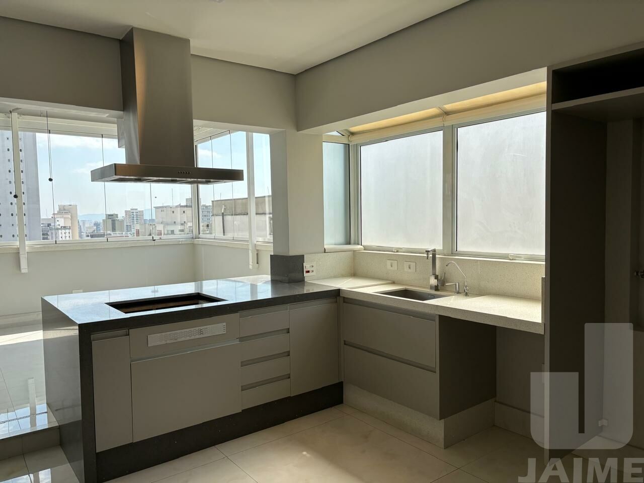 cobertura-locacao-sao-paulo-higienopolis-3dormitorios-3suites-5vagas-331m2-JA40035