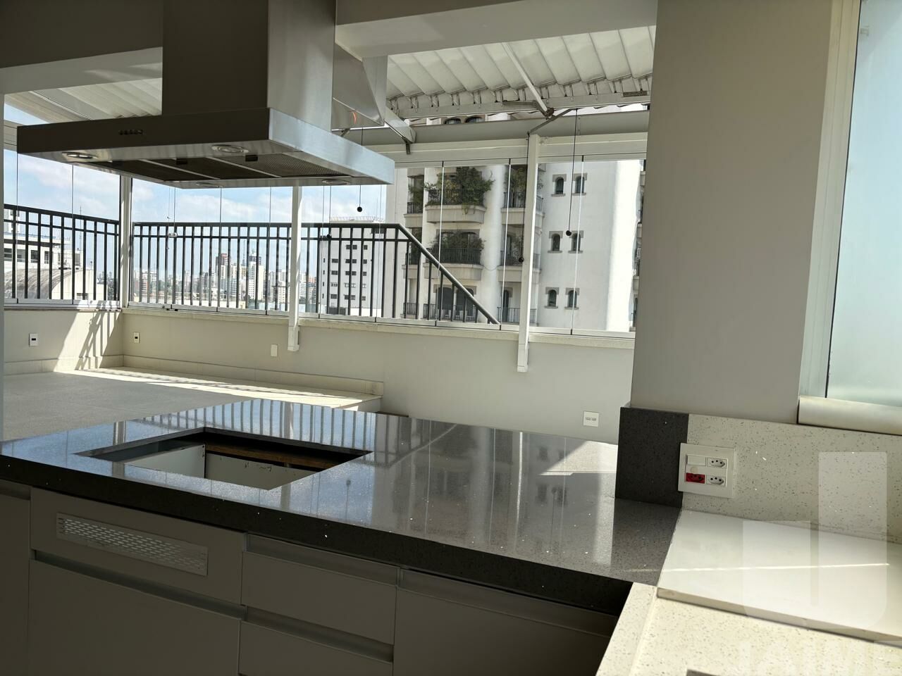 cobertura-locacao-sao-paulo-higienopolis-3dormitorios-3suites-5vagas-331m2-JA40035