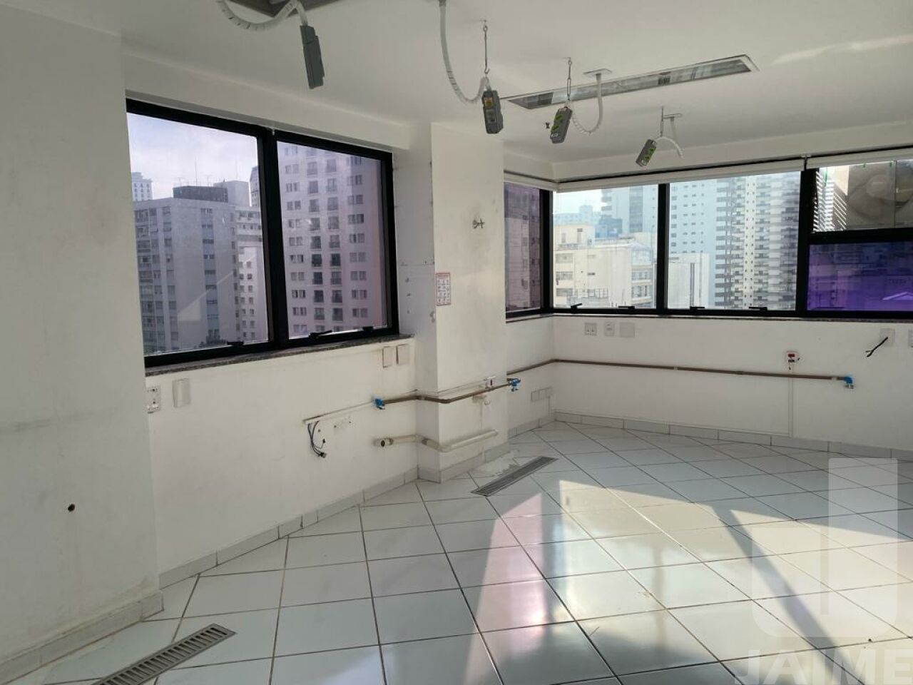 conj-comercial-venda-sao-paulo-higienopolis-1vaga-50m2-JA40531