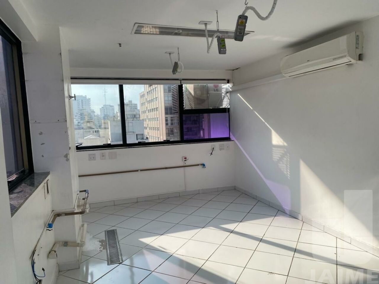 conj-comercial-venda-sao-paulo-higienopolis-1vaga-50m2-JA40531