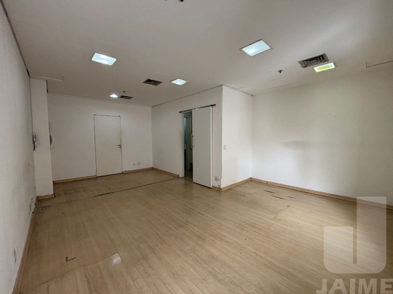 conj-comercial-venda-sao-paulo-higienopolis-1vaga-34m2-JA41135