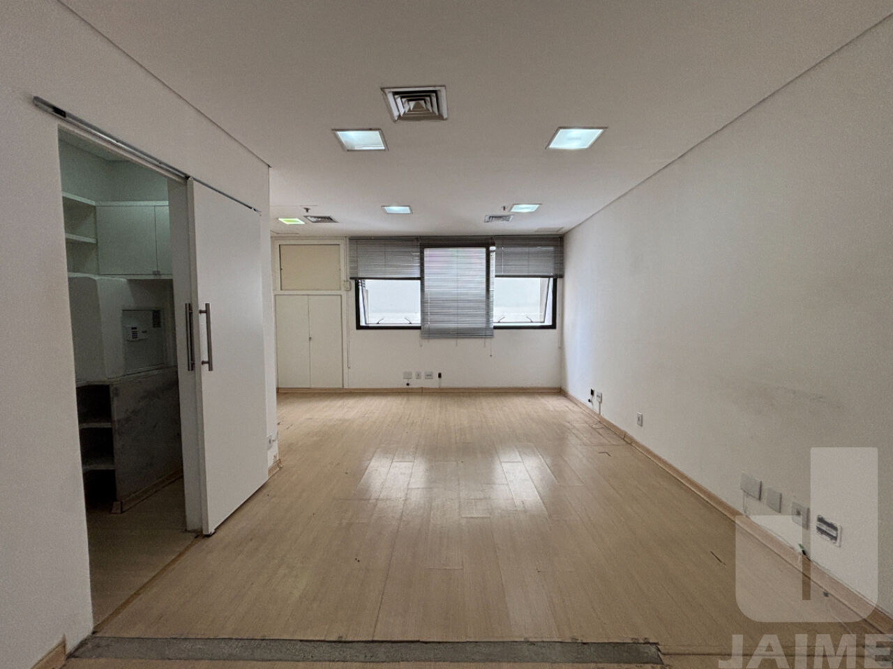 conj-comercial-venda-sao-paulo-higienopolis-1vaga-34m2-JA41135