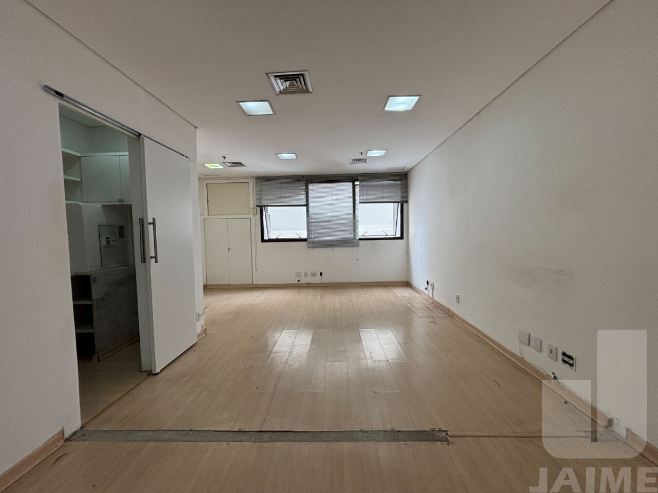 conj-comercial-venda-sao-paulo-higienopolis-1vaga-34m2-JA41135