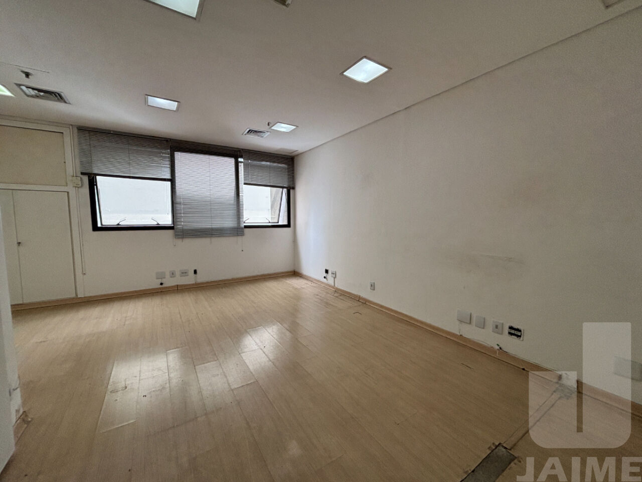 conj-comercial-venda-sao-paulo-higienopolis-1vaga-34m2-JA41135