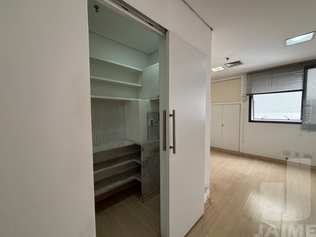 conj-comercial-venda-sao-paulo-higienopolis-1vaga-34m2-JA41135