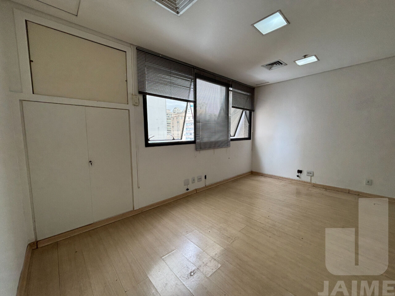 conj-comercial-venda-sao-paulo-higienopolis-1vaga-34m2-JA41135