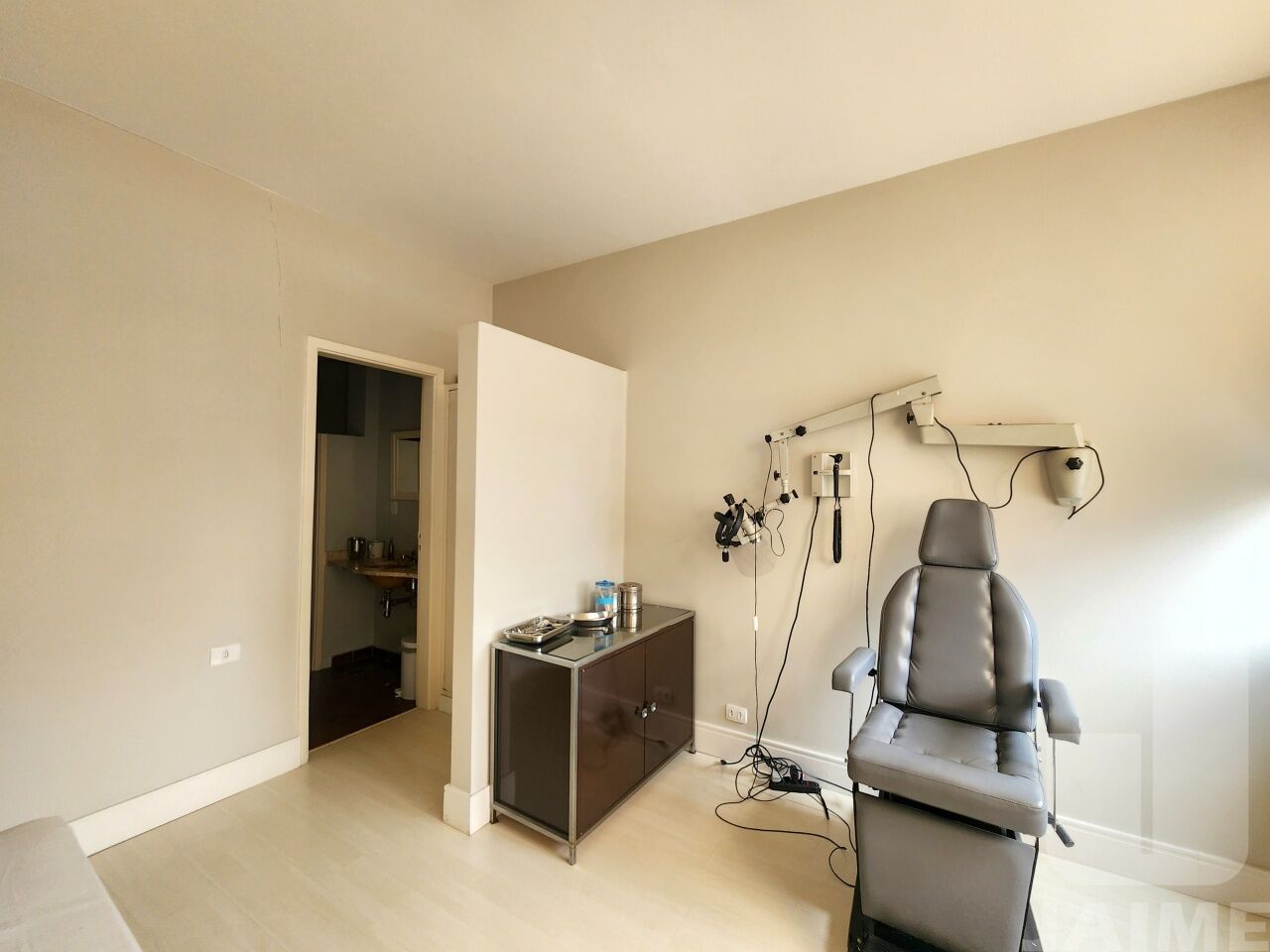 conj-comercial-venda-sao-paulo-pacaembu-2vagas-56m2-JA42603