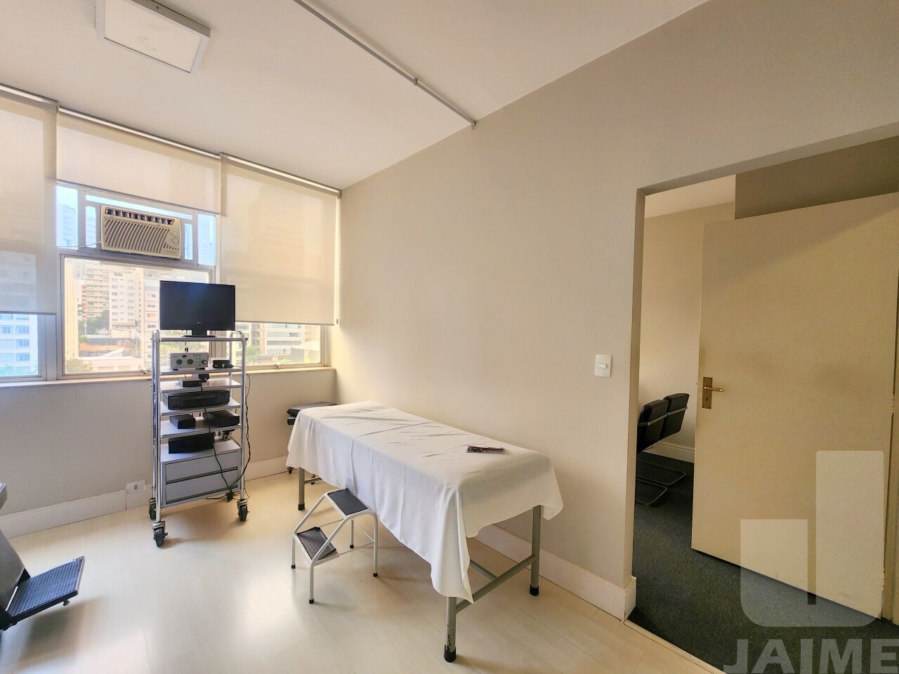 conj-comercial-venda-sao-paulo-pacaembu-2vagas-56m2-JA42603