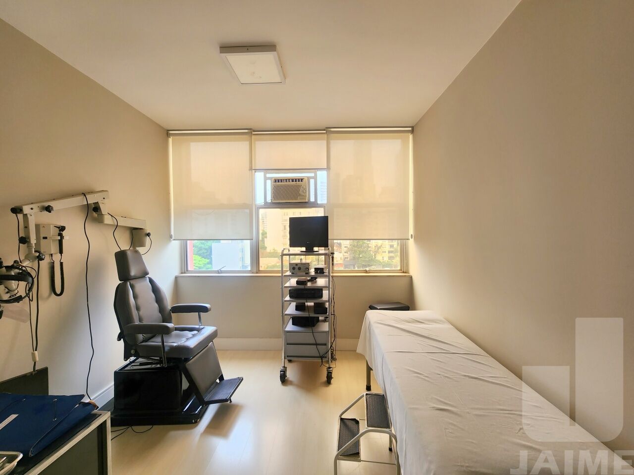 conj-comercial-venda-sao-paulo-pacaembu-2vagas-56m2-JA42603