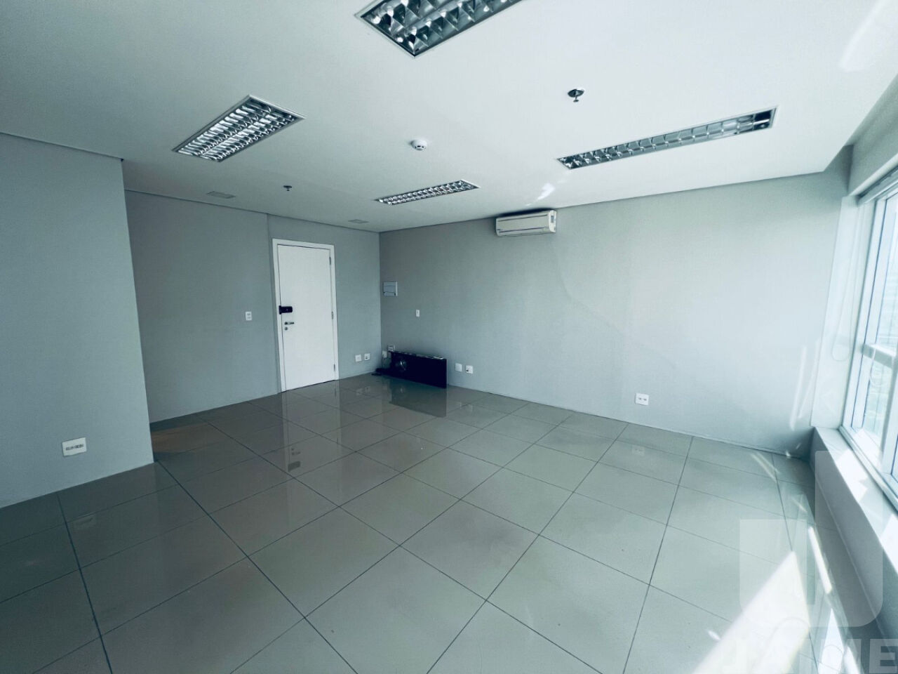 conj-comercial-venda-sao-paulo-consolacao-1vaga-33m2-JA42713