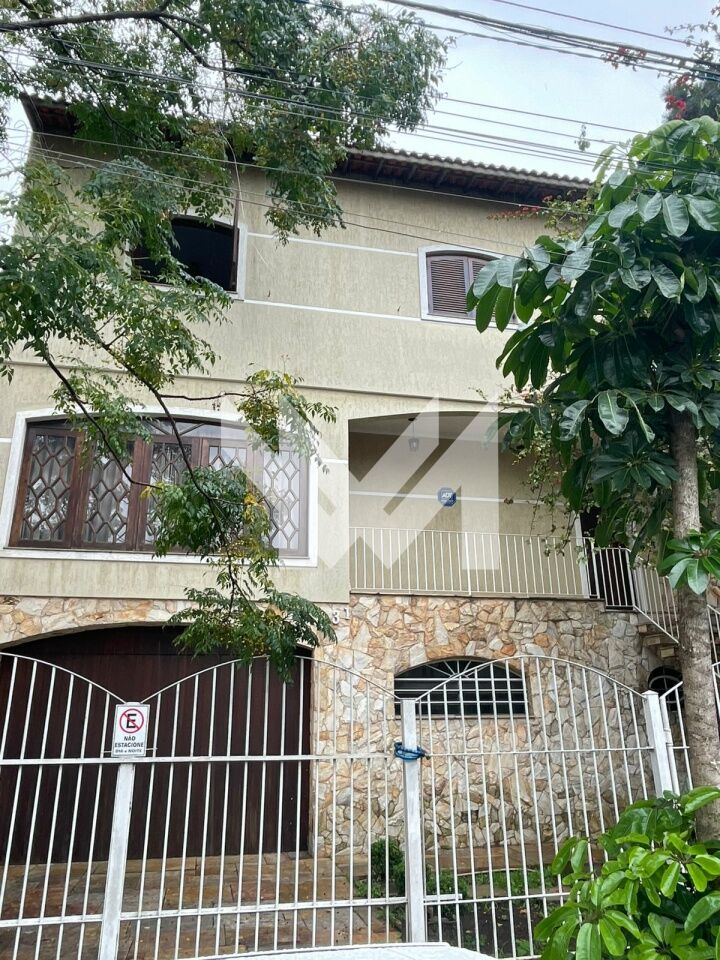 Casa Assobradada para Venda - Jardim Santa Mena