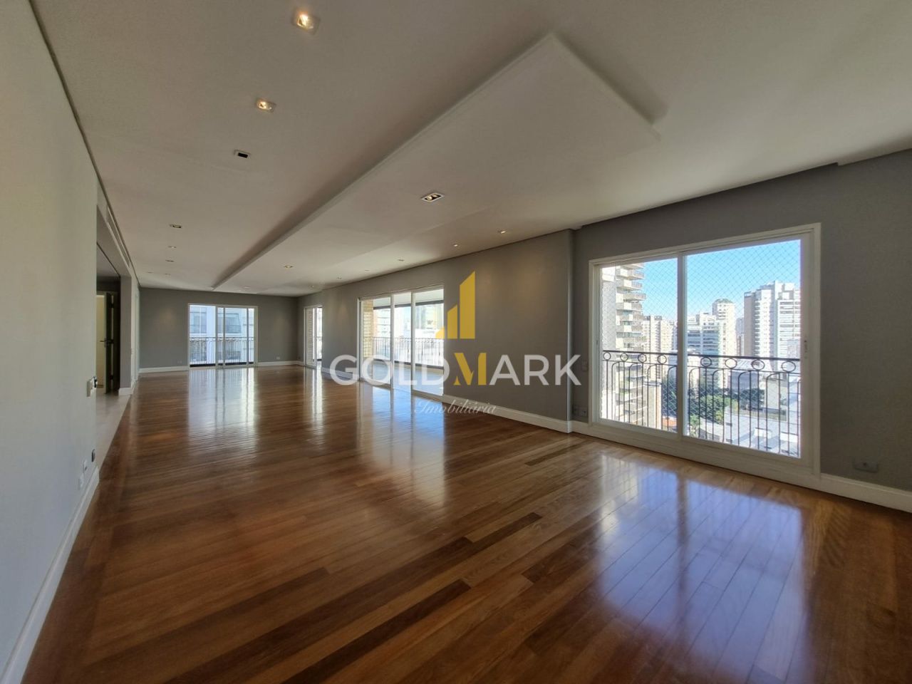 Apartamento em Moema - LL4584