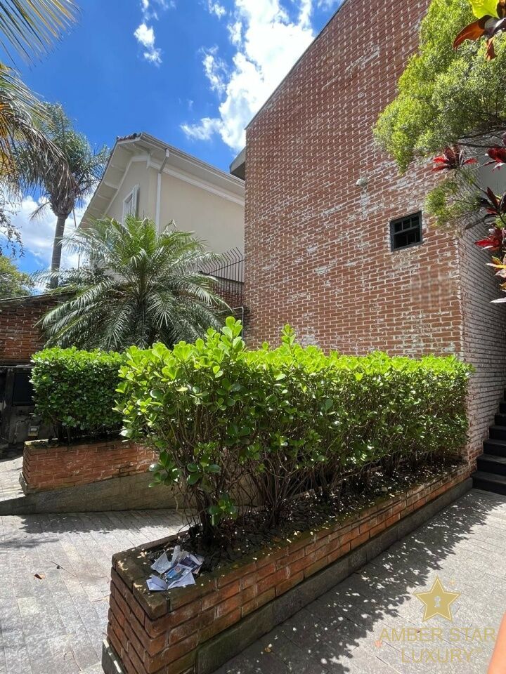 Casa de Rua para Locação - Vila Ipojuca