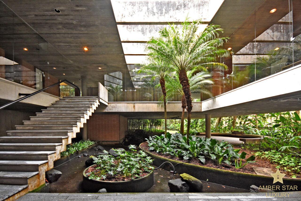 Casa de Rua para Venda - Cidade Jardim