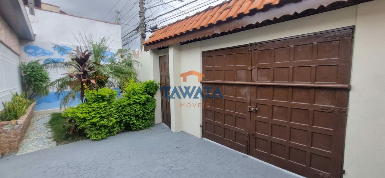 CASA COM EDÍCULA