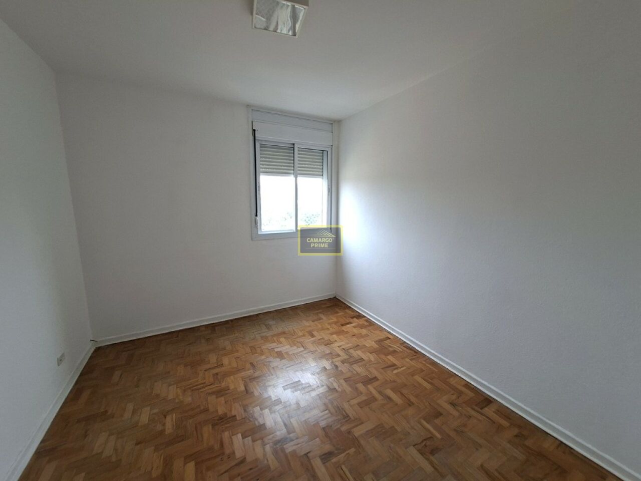 Foto 5 - EB97840