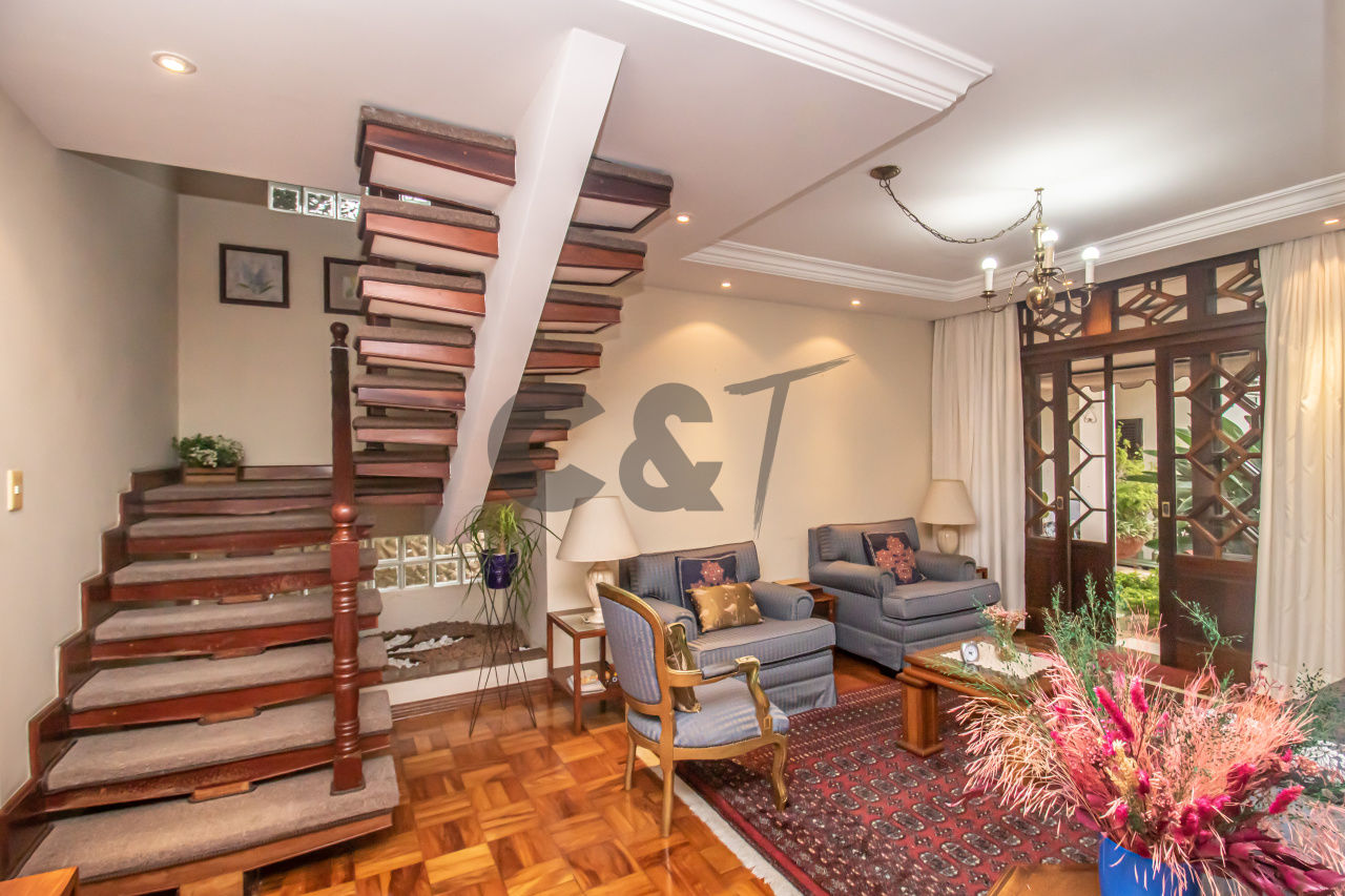 Sobrado para Venda - Granja Julieta