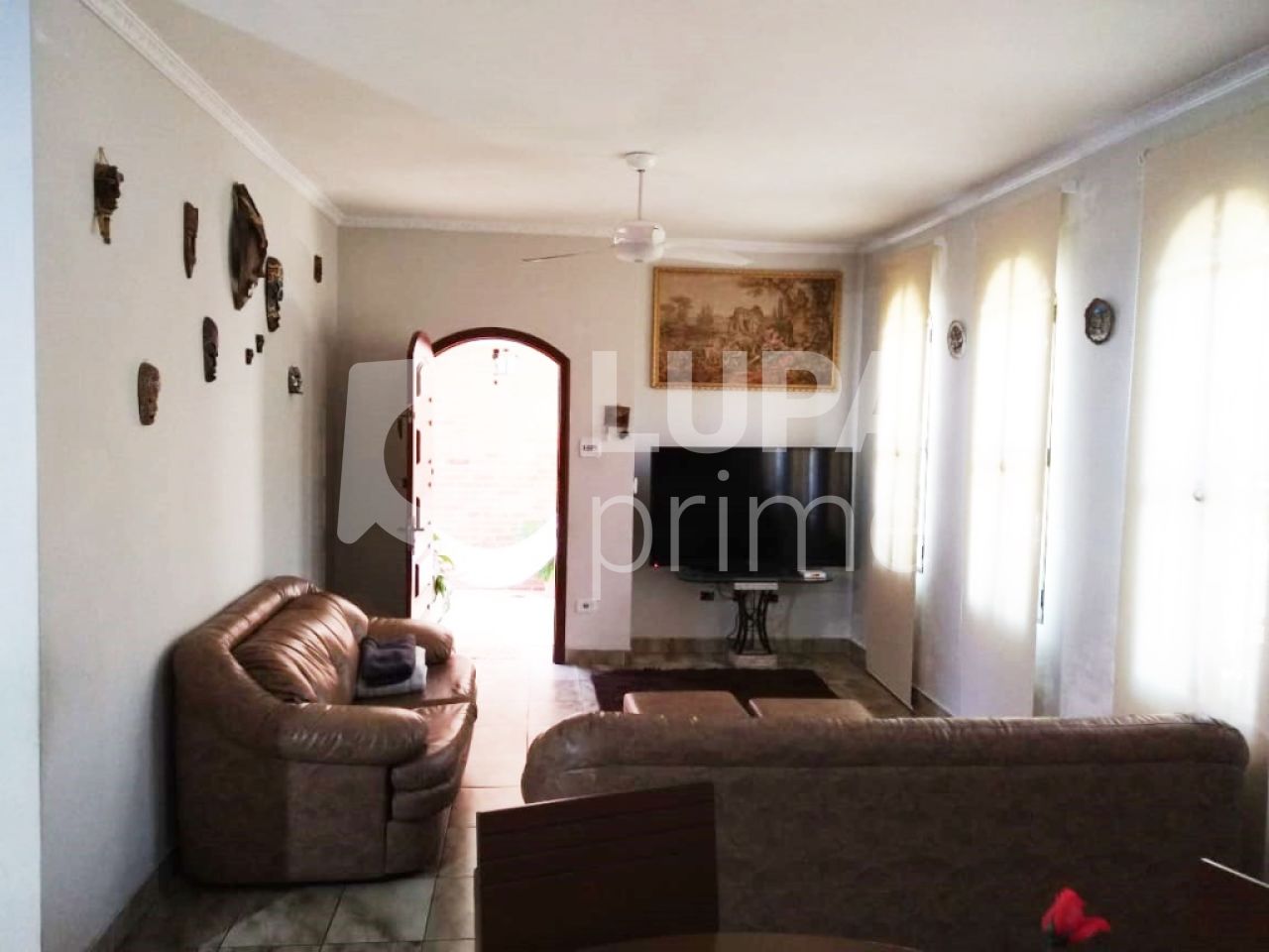 Casa à venda com 4 quartos, 150m² - Foto 1