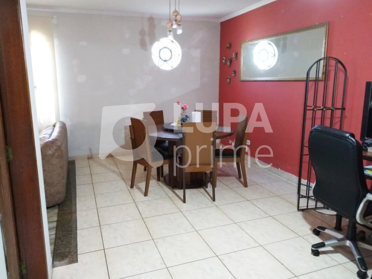 Casa à venda com 4 quartos, 150m² - Foto 2