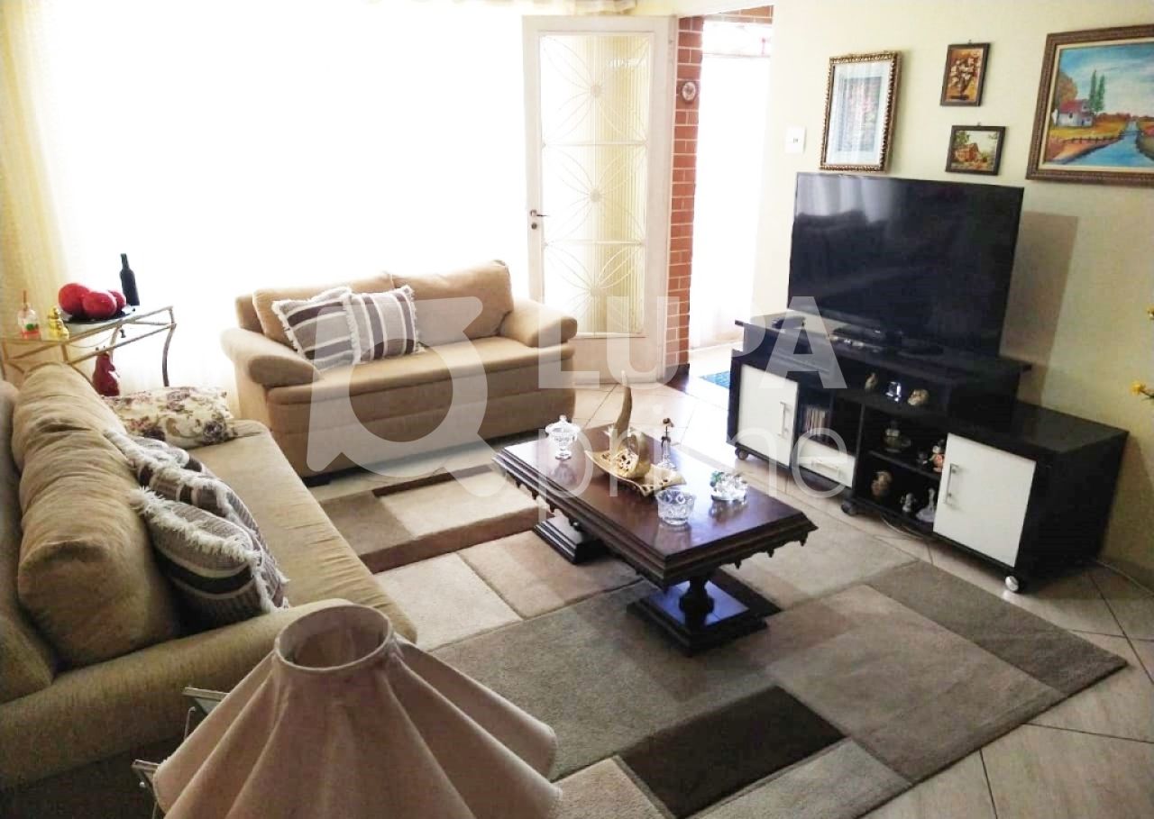 Casa, 4 quartos, 180 m² - Foto 1