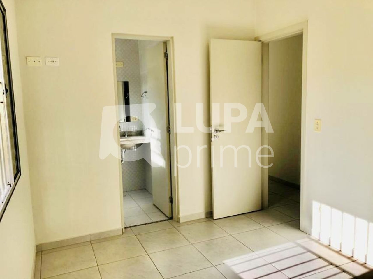 casa-terrea-venda-sao-paulo-santa-teresinha-2dormitorios-2suites-2vagas-125m2-LM17844