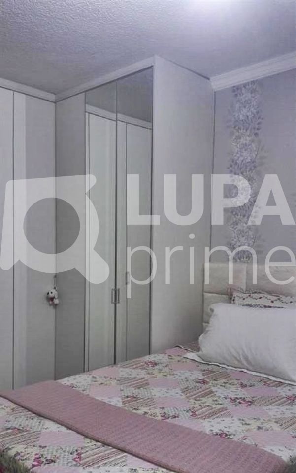 Casa à venda com 3 quartos, 220m² - Foto 8