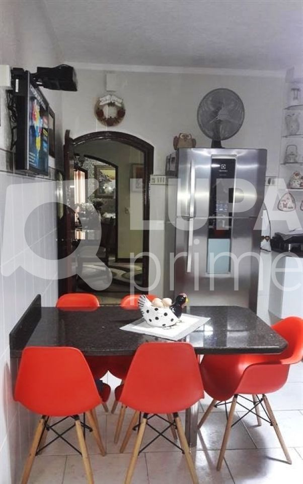 Casa à venda com 3 quartos, 220m² - Foto 13
