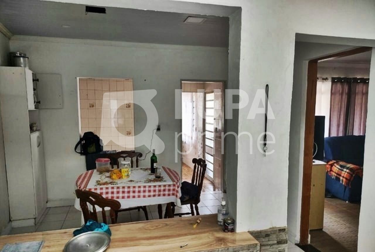 Casa à venda com 3 quartos, 500m² - Foto 1