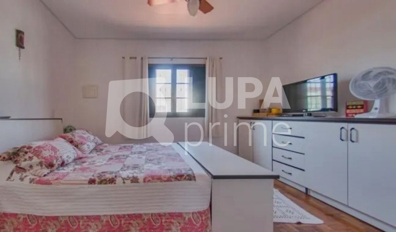 Casa à venda com 3 quartos, 220m² - Foto 6